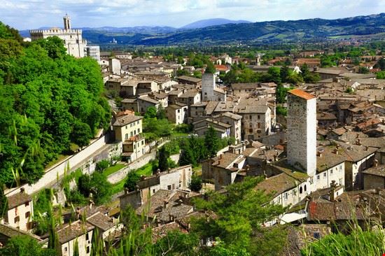 I borghi dell'Umbria Passignano sul Trasimeno Shutterstock.com 