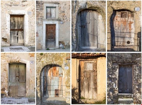 Borgo Rupestre Sperlinga Shutterstock.com 