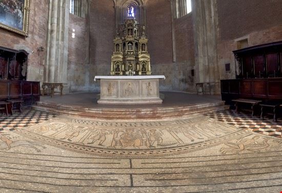 Basilica di San Michele Maggiore Pavia Mor65_Mauro Piccardi / Shutterstock.com Mor65_Mauro Piccardi / Shutterstock.com