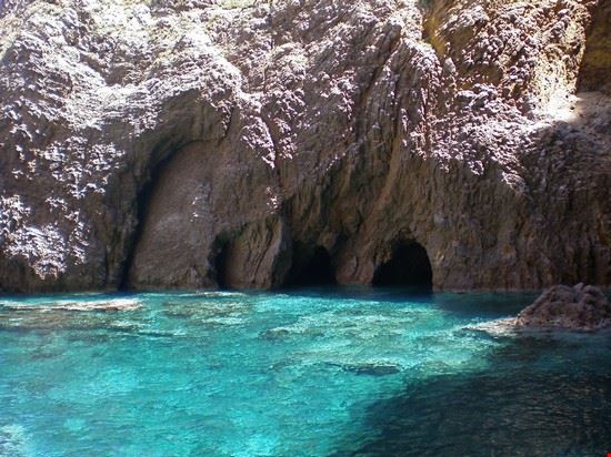 Grotte di Pilato Isola di Ponza Pietro & Silvia - CC BY 2.0 Pietro & Silvia