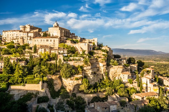 Questi borghi tra le colline francesi ti faranno venire voglia di programmare subito un viaggio in Provenza
