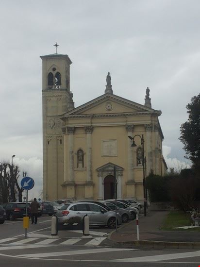  Facciata vista dalla piazza  