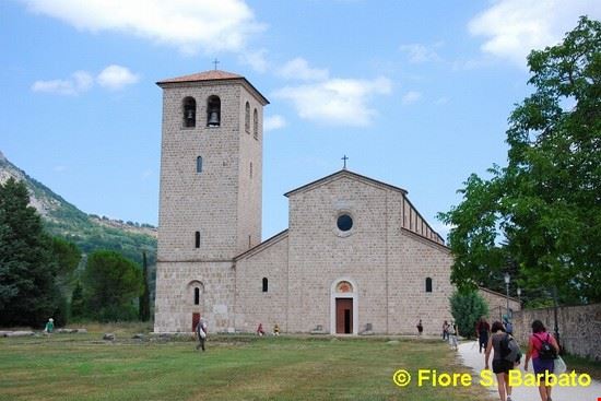 Abbazia di San Vincenzo al Volturno Castel San Vincenzo Fiore Silvestro Barbato - CC BY-SA 2.0 Fiore Silvestro Barbato