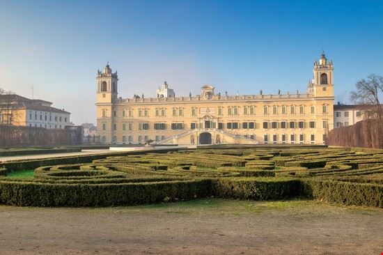  Parma iryna1 - Shutterstock.com iryna1