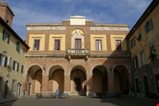 piazza matteotti lari