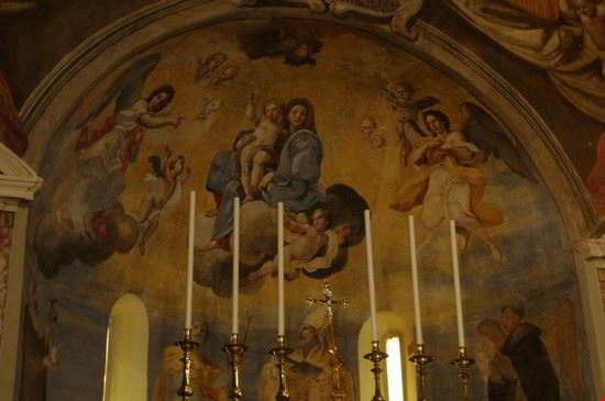  particolare della navata della chiesa della Madonna di ceri  