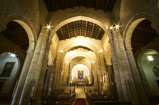  Abbazia benedettina fra i monumenti romanico-gotici più belli esistenti nelle Marche.  