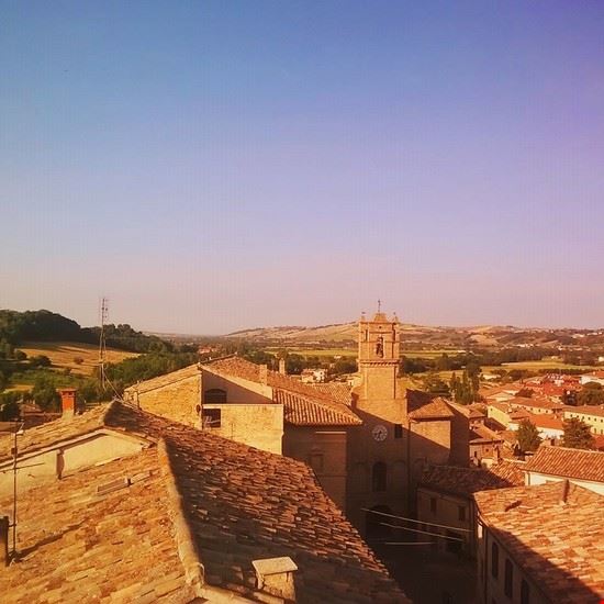  Panorama del paese dal centro storico.  