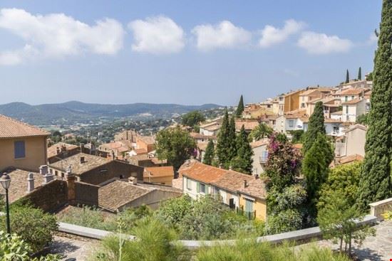  Bormes-les-Mimosas JL-Pfeifer - Shutterstock.com JL-Pfeifer