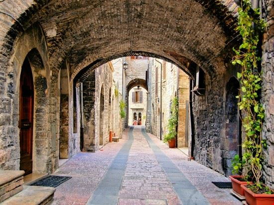 Assisi Assisi JeniFoto - Shutterstock.com JeniFoto