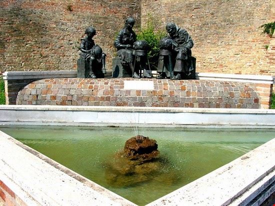 Fontana delle merlettaie - pizzodisevo - pizzodisevo - Creative Commons