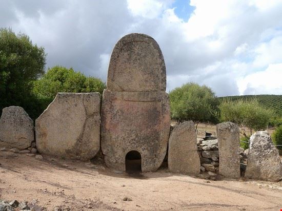 Tomba dei Giganti - Royonx - Royonx - CC BY SA 3.0
