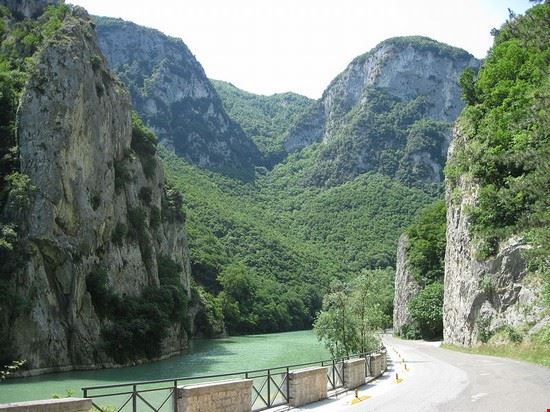 Gola del Furlo Fermignano Alicudi - CC BY-SA 3.0 Alicudi