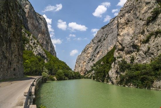 Gola del Furlo - Claudio Giovanni Colombo - Claudio Giovanni Colombo - Shutterstock.com