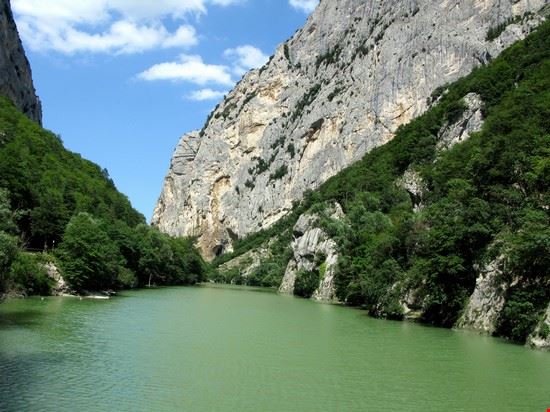 Gola del Furlo Fermignano LeniKovaleva - Shutterstock.com LeniKovaleva