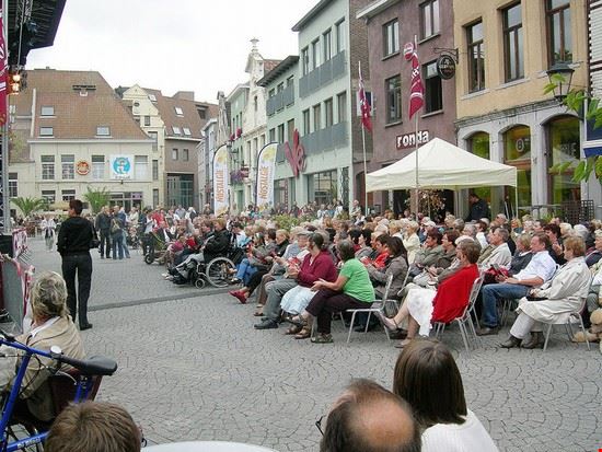  Mechelen Vismarkt  - Wikimedia Commons Vismarkt 