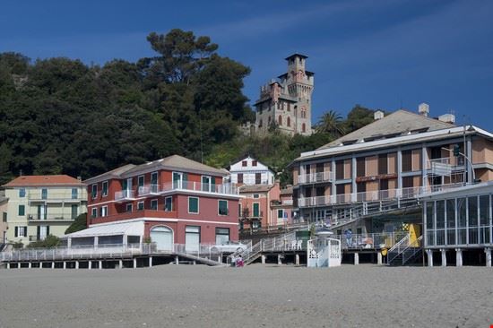  Moneglia Fabio Lotti - Shutterstock.com Fabio Lotti