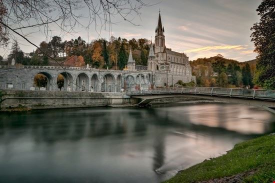  Lourdes Pramio Garson - Shutterstock.com Pramio Garson