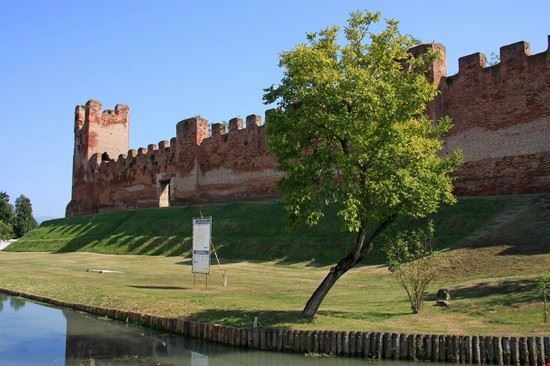 Castello - Alessandro Vecchi - Alessandro Vecchi - CC BY SA 3.0