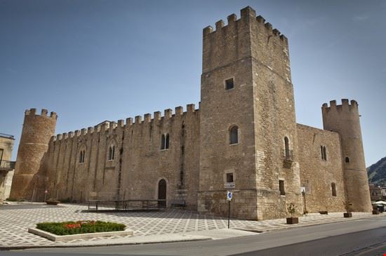  Alcamo martin garnham - Shutterstock.com martin garnham