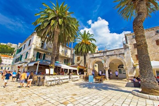 Centro storico Hvar xbrchx / Shutterstock.com xbrchx / Shutterstock.com