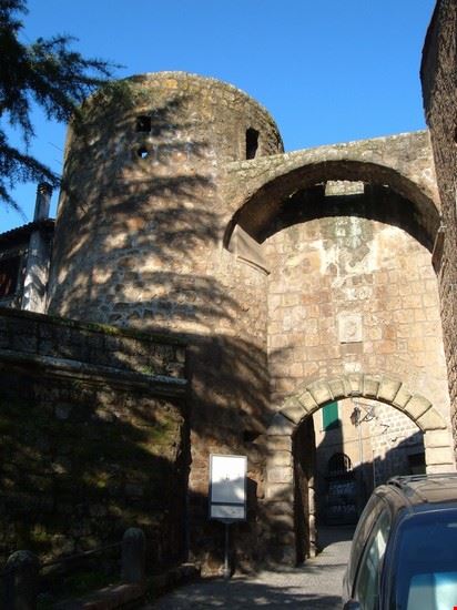 Porta vecchia - Wikimedia Commons - Wikimedia Commons - Wikimedia Commons