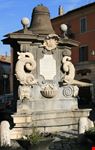 fontana dei delfini a campagnano romano