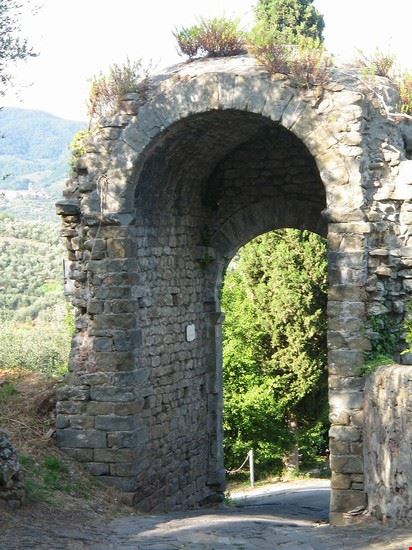 Porta di San Martino a Buggiano Castello - Di Betta.1 - Opera propria, CC BY-SA 3.0, https://commons.wikimedia.org/w/index.php?curid=2687003 - Di Betta.1 - Opera propria, CC BY-SA 3.0, https://commons.wikimedia.org/w/index.php?curid=2687003