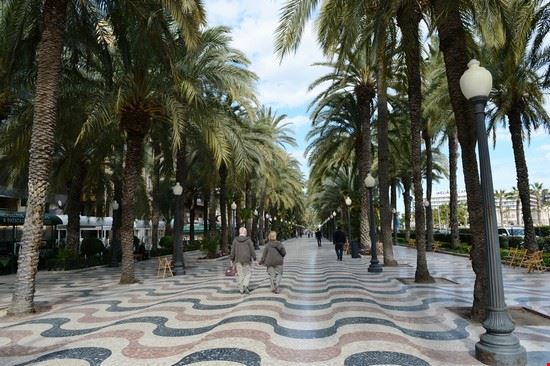  Alicante Free Wind 2014 / Shutterstock.com Free Wind 2014 / Shutterstock.com