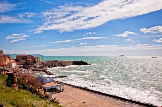 Piazza Bovio Piombino Eddy Galeotti - Shutterstock.com Eddy Galeotti