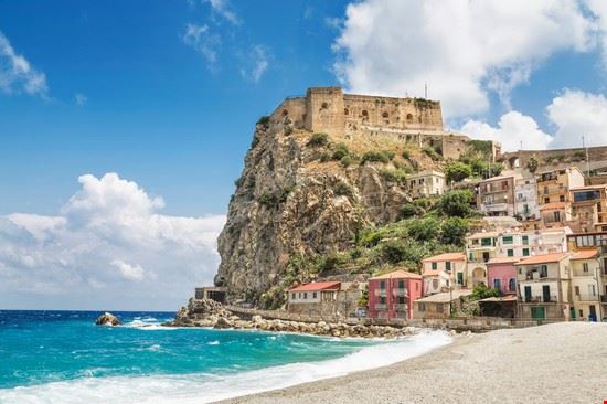 Castello di Ruffo Scilla mRGB - Shutterstock.com mRGB