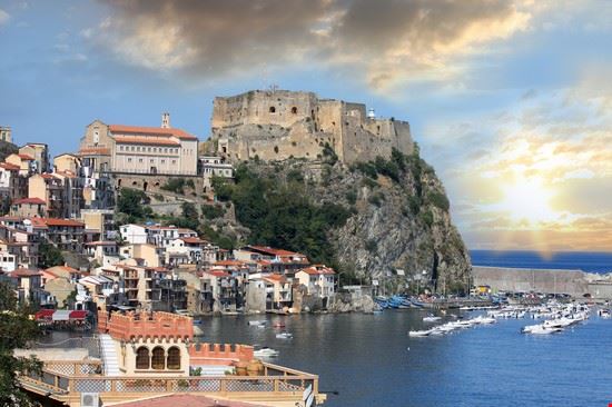 Castello di Ruffo Scilla Samot - Shutterstock.com Samot