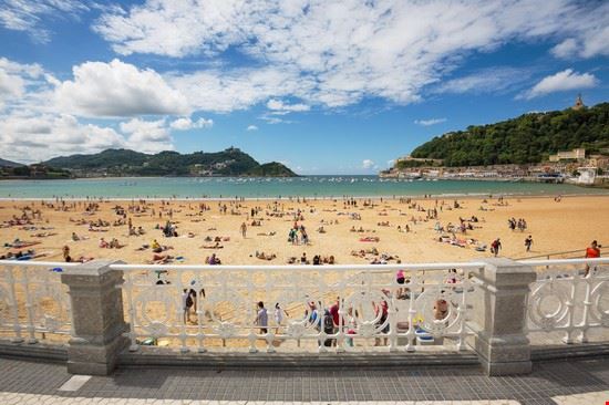 Playa de la Concha - evantravels - evantravels - Shutterstock.com