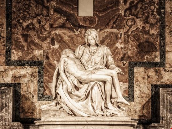 Pietà di Michelangelo Roma Andreas Zerndl / Shutterstock.com Andreas Zerndl / Shutterstock.com