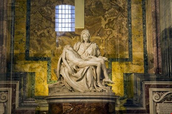 Pietà di Michelangelo Roma Cristian Santinon - Shutterstock.com Cristian Santinon