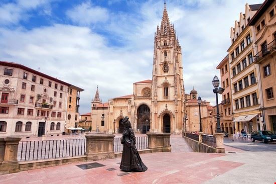 Cathedral de Oviedo Oviedo Migel - Shutterstock.com Migel