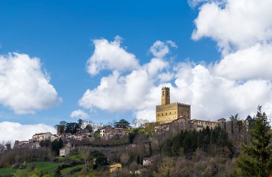 Un Viaggio In Casentino Arezzo Shutterstock.com 