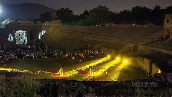  Spettacolo nell'arena dell'anfiteatro  