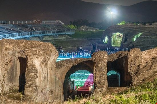  Le due entrate dell'anfiteatro  