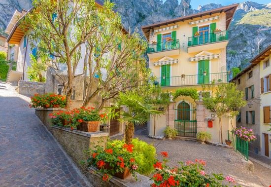  Limone sul Garda karamysh - Shutterstock.com karamysh