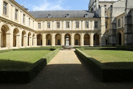  Reims Eugene Regis / Shutterstock.com Eugene Regis / Shutterstock.com
