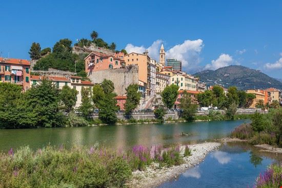  Ventimiglia Rostislav Glinsky - Shutterstock.com Rostislav Glinsky