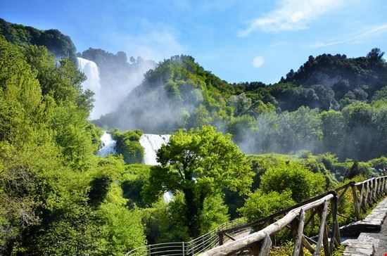 Norcia e Cascate delle Marmore Passignano sul Trasimeno MilaCroft - Shutterstock.com MilaCroft