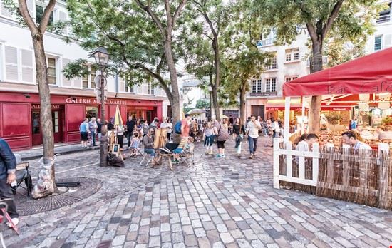Itinerario a Parigi: Montmartre Sacre Coeur Parigi CristinaMuraca / Shutterstock.com CristinaMuraca / Shutterstock.com