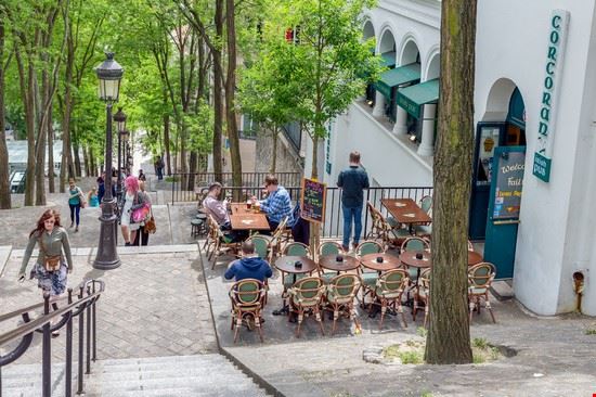Itinerario a Parigi: Montmartre Sacre Coeur Parigi T.W. van Urk / Shutterstock.com T.W. van Urk / Shutterstock.com