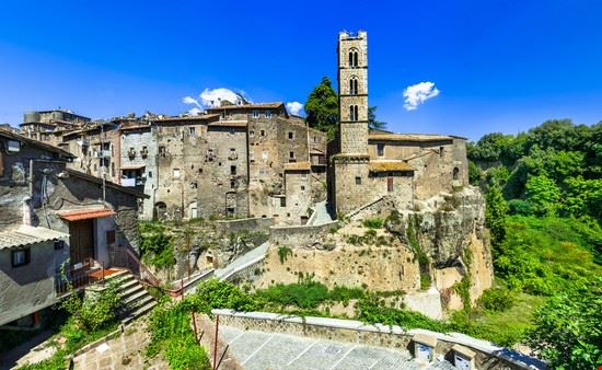 Ronciglione leoks - Shutterstock.com leoks