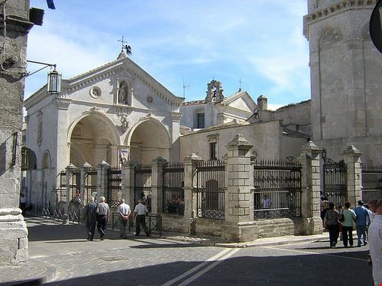 Santuario San Michele Monte Sant'Angelo Inviaggio - Pubblico Dominio Inviaggio