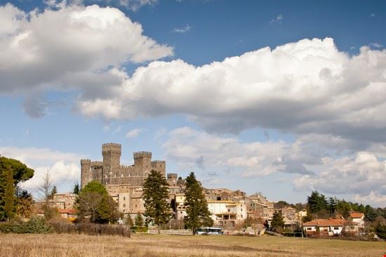 Centro storico Torre Alfina mdlart - Shutterstock.com mdlart