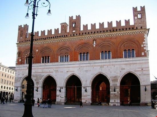 Palazzo Gotico - Idéfix~commonswiki - Idéfix~commonswiki - CC BY-SA 3.0