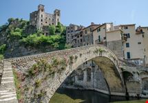 Dolceacqua e Castello Doria sullo sfondo